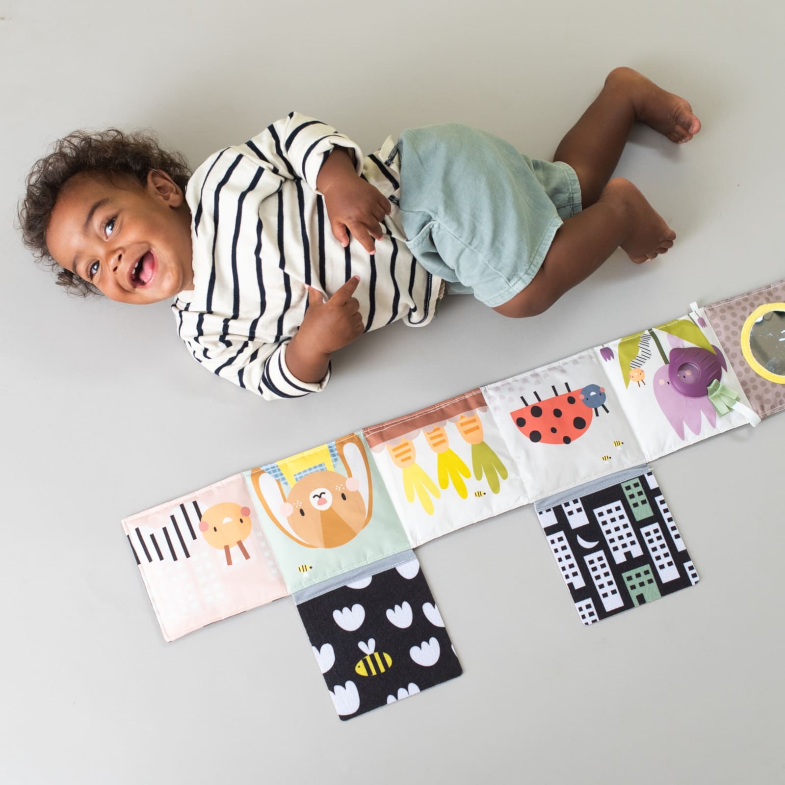 TAF-TOYS Babybuch Urban Garden, 0M+