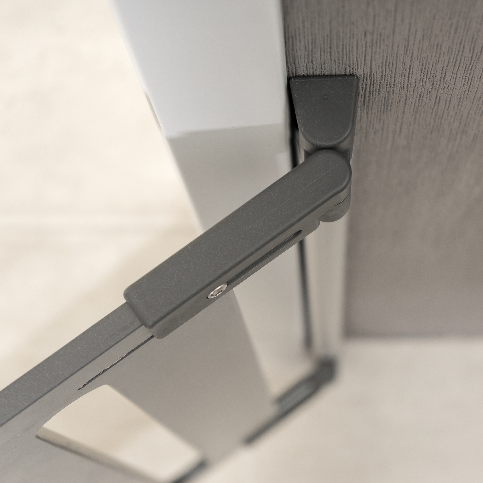 R46051-4q_4848_1600x1600