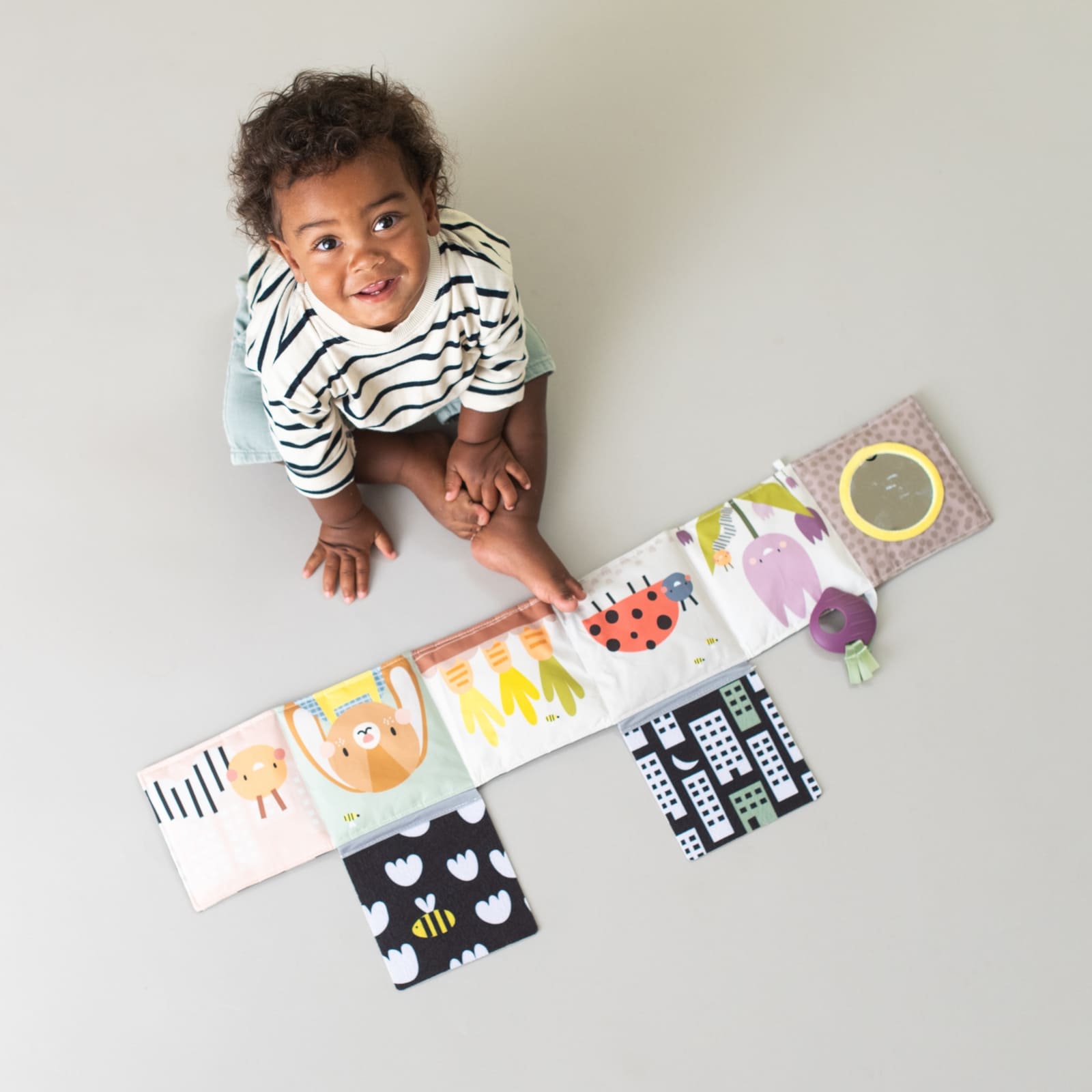 TAF-TOYS Babybuch Urban Garden, 0M+